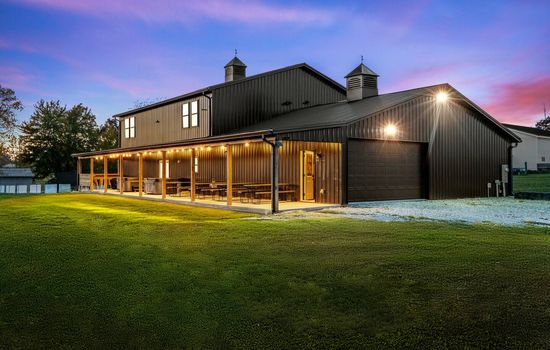 Bluegrass Barndo with a Private Sports Complex!