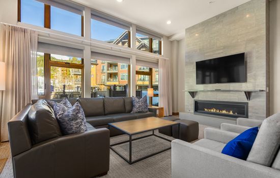 Spacious Living room