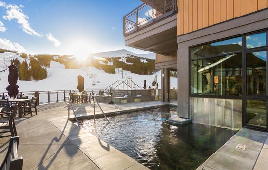 Heated pools and hot tubs with incredible mountain views