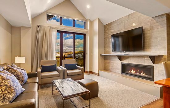 Spacious open-concept living in this 2BR at Grand Colorado on Peak 8, perfect for gathering after a day on the mountain