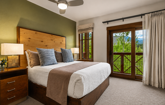 A warm and stylish studio getaway in the center of it all.