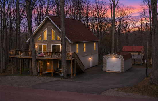 Pocono’s Cabin w/Hot tub, Firepit, Game room,Lakes