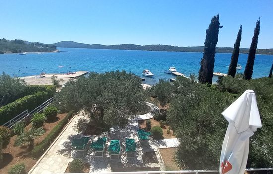 direkt am Meer und Strand, mit großem Garten und Terrasse, hervorragend für Fam