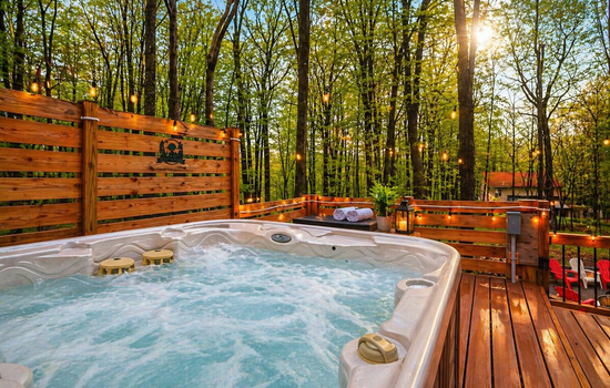 Pocono’s Cabin w/Hot tub, Firepit, Game room,Lakes