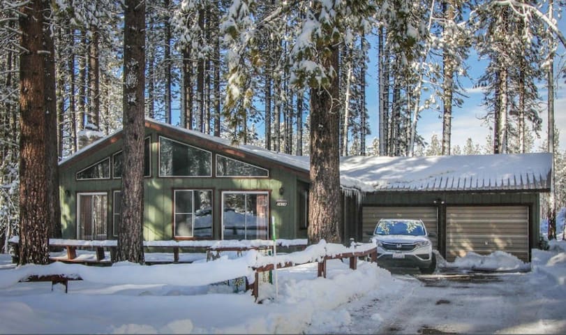 In the heart of South Lake Tahoe. King bed, fire pit, dog