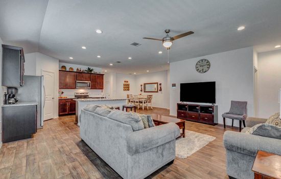 Furnished 4BR Near Hospitals w/ Workspace/Parking