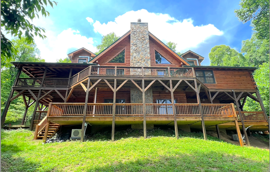 Beautiful large mountain view cabin with two wrap around decks