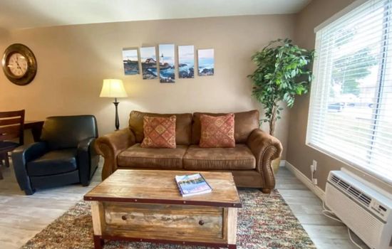 Unit 110, 1 bed, kitchen, sleeps 4, hot tub/pool.