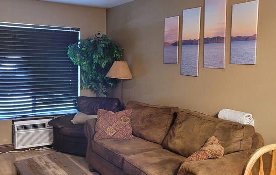 Unit 108, 1 bed, kitchen, sleeps 4, hot tub/pool.