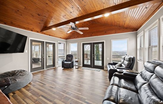 Lakeview Lodge • Sleeps 14 • Game Room • Fire Pit