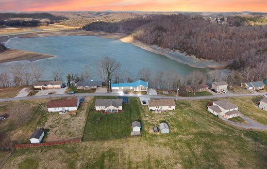 Lake Cumberland • Sleeps 16 • Mancave • Fire Pit