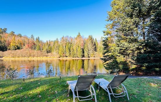 Muskoka Private Waterfront Cottage with Spa