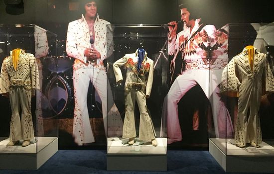 (8.3 miles, 15-minute drive): The iconic home of Elvis Presley and a must-see for music history enthusiasts. Take a tour of the mansion and learn about the King of Rock ‘n’ Roll.