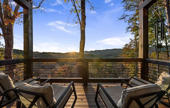 Your front-row seat to the beauty of the Blue Ridge Mountains.