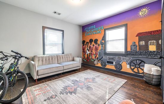 A bright and flexible space perfect for work or relaxation, highlighted by a custom mural honoring Atlanta’s own Gladys Knight and the spirit of Westside Station, the home’s unique namesake.