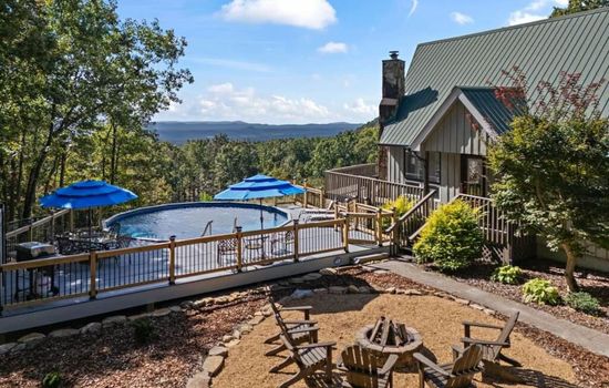 Bella Vista, a charming A-frame exterior nestled on Lookout Mountain, offering peaceful surroundings and scenic views all around.