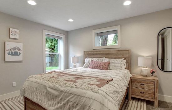 Relaxing bedroom with a calm atmosphere.