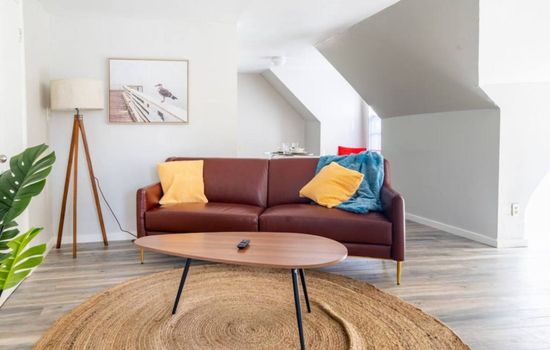 Kick back on this comfy sofa and enjoy that easy Oklahoma comfort.
