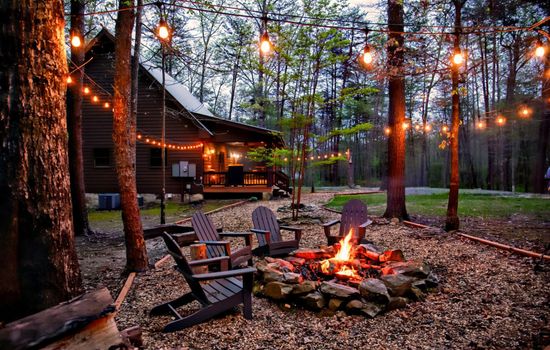 Whitetail Ridge – Private cabin with a large fire pit area, horseshoes, corn hole, spacious screened-in porch, and entertainment including a pool table and ping pong.