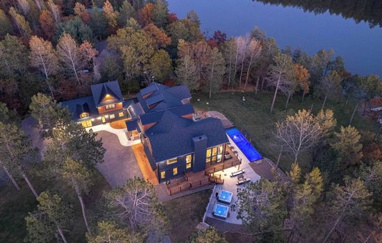 Pine Country Lodge sits on a 1564 Acre Lake