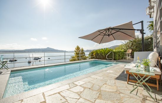 Lake-view terrace