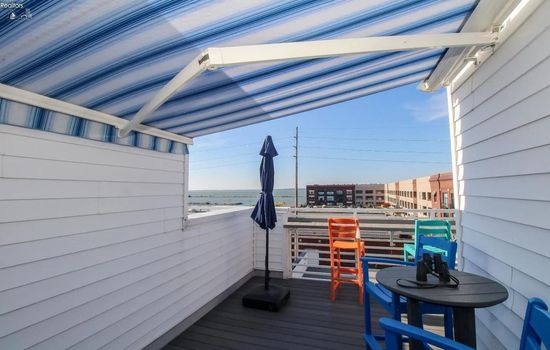 Cedar Point Fall Stay | Rooftop Lake Views