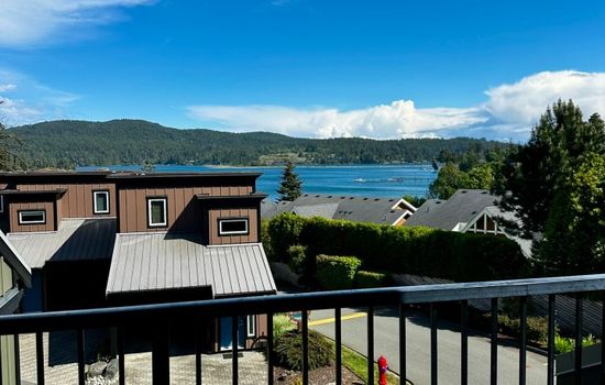 Race Rocks Townhouse - Pet Friendly Sooke Rental 