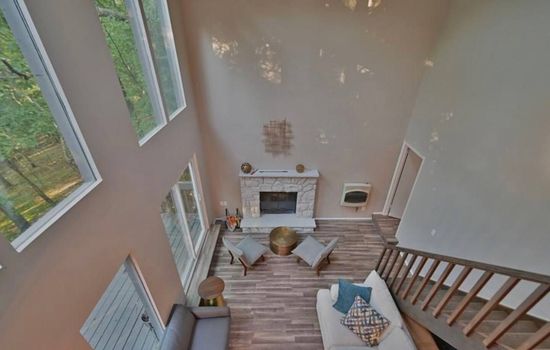 Brentwood Lodge | Hot Tub & Fire Pit Retreat