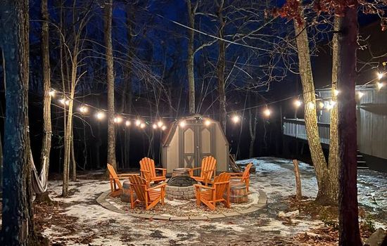 Brentwood Lodge | Hot Tub & Fire Pit Retreat