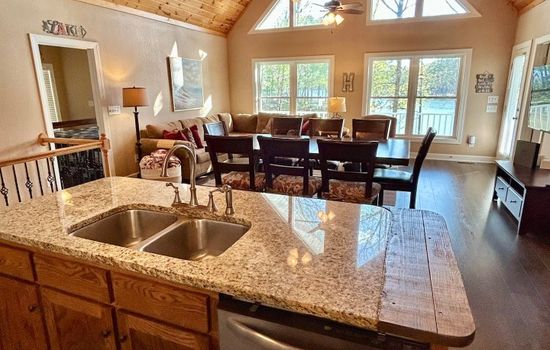 The Ideal Multi-Family Lake Memory-Maker!