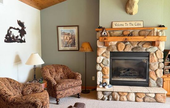 Honey Bear Hideaway Cabin B + Lakefront