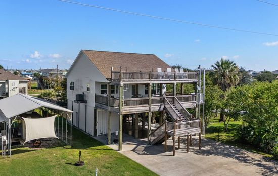 Central 2BR/2BA, Easy Beach Access, Sleeps 10