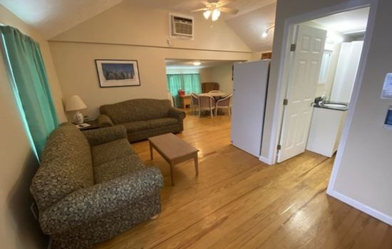 Pet Friendly Strip Stay Near Wineries & Lake