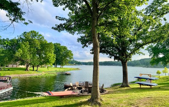 Waterfront 3BR + Loft w/ Dock on Lake of Egypt