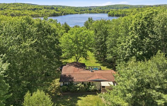 Lakefront Hot Tub Retreat • Gig WiFi • 75” TV • Dock • Sleeps 16