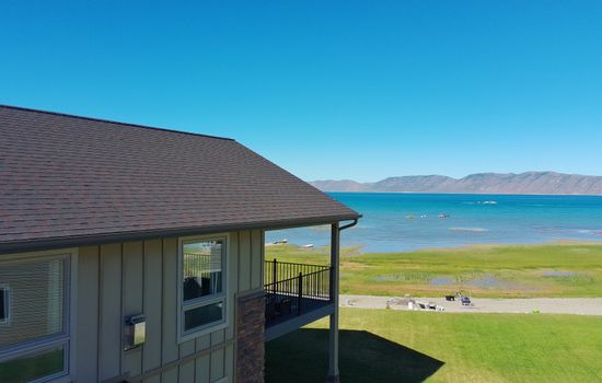 Lakeshore Retreat