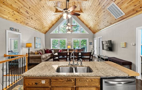 The Ideal Multi-Family Lake Memory-Maker!