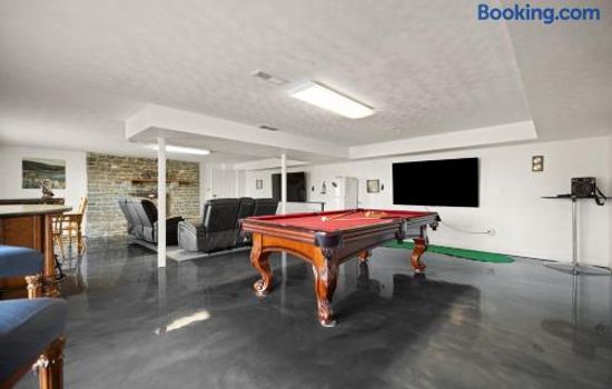 Lake Cumberland • Sleeps 16 • Mancave • Lake Views - Holiday Home