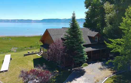 Lakeside Lodge