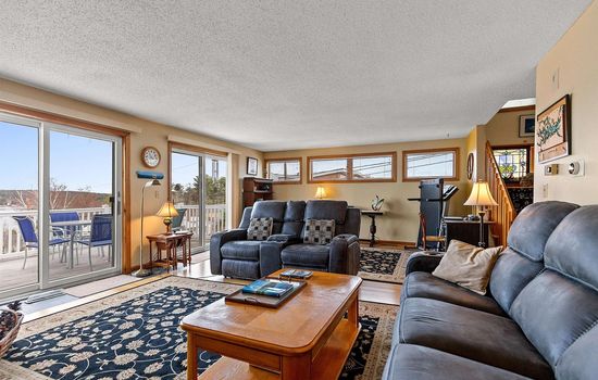 Living room with Lakeviews