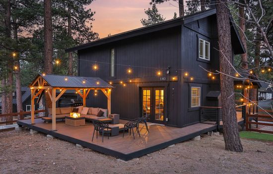 Cozy Sugarpine Retreat | BBQ, Jacuzzi, & Game Room