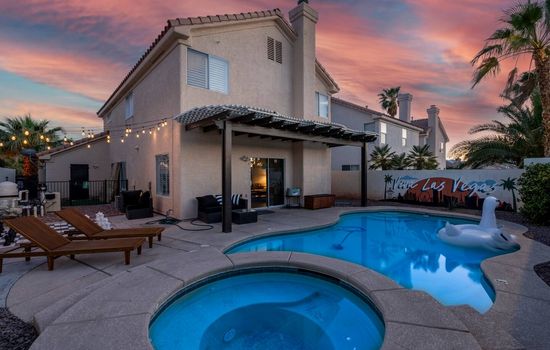 Vegas Game Haven Heated Pool! Near Airport & Strip