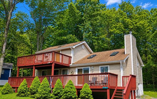 Welcome to our home in Arrowhead Lake - Pocono Mountains - Serhii Vacation Rentals