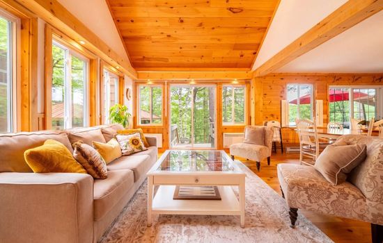 Lakeside Retreat w/ Hot Tub & Bunkie – Sleeps 10