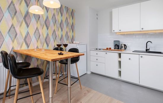 Moderne Ferienwohnung mit Balkon, nur 500 Meter von Meer und Strand entfernt