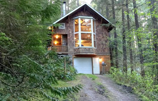 Gemütliche Hütte mit Whirlpool, Wi-Fi und Haustieren OK