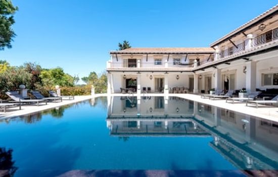 Stunning L-Shaped Villa with Pool in Faro