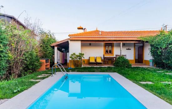 mit Garten, Grill und Terrasse