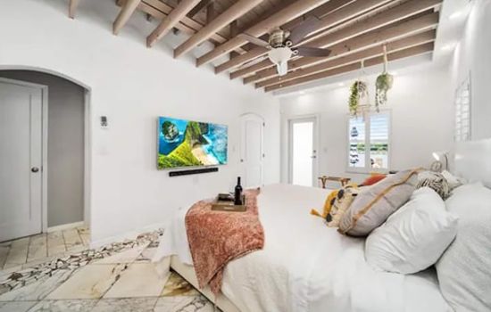 Komffy Studio with King Bed