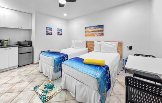 Chic Studio + Kitchenette | Smart TV